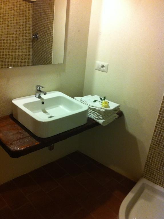 Il Lupo Rosso Bed & Breakfast Santu Lussurgiu Cameră foto