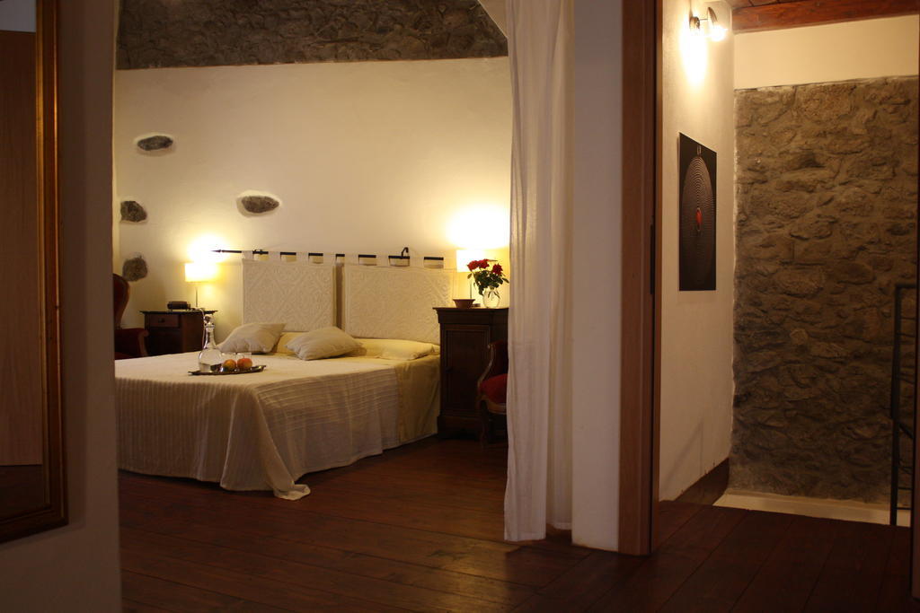 Il Lupo Rosso Bed & Breakfast Santu Lussurgiu Cameră foto