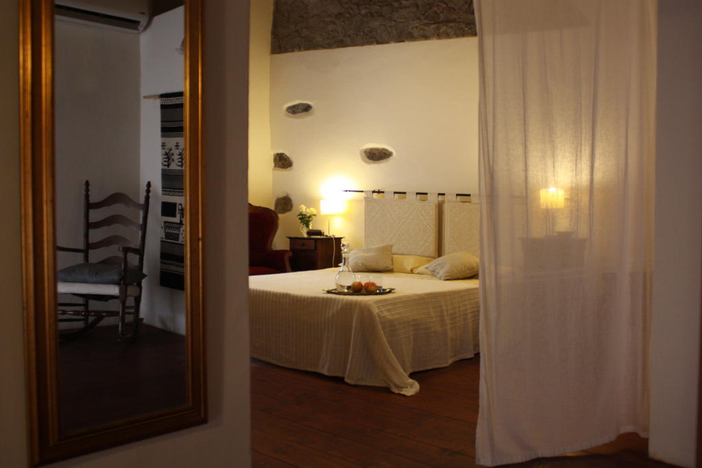 Il Lupo Rosso Bed & Breakfast Santu Lussurgiu Cameră foto